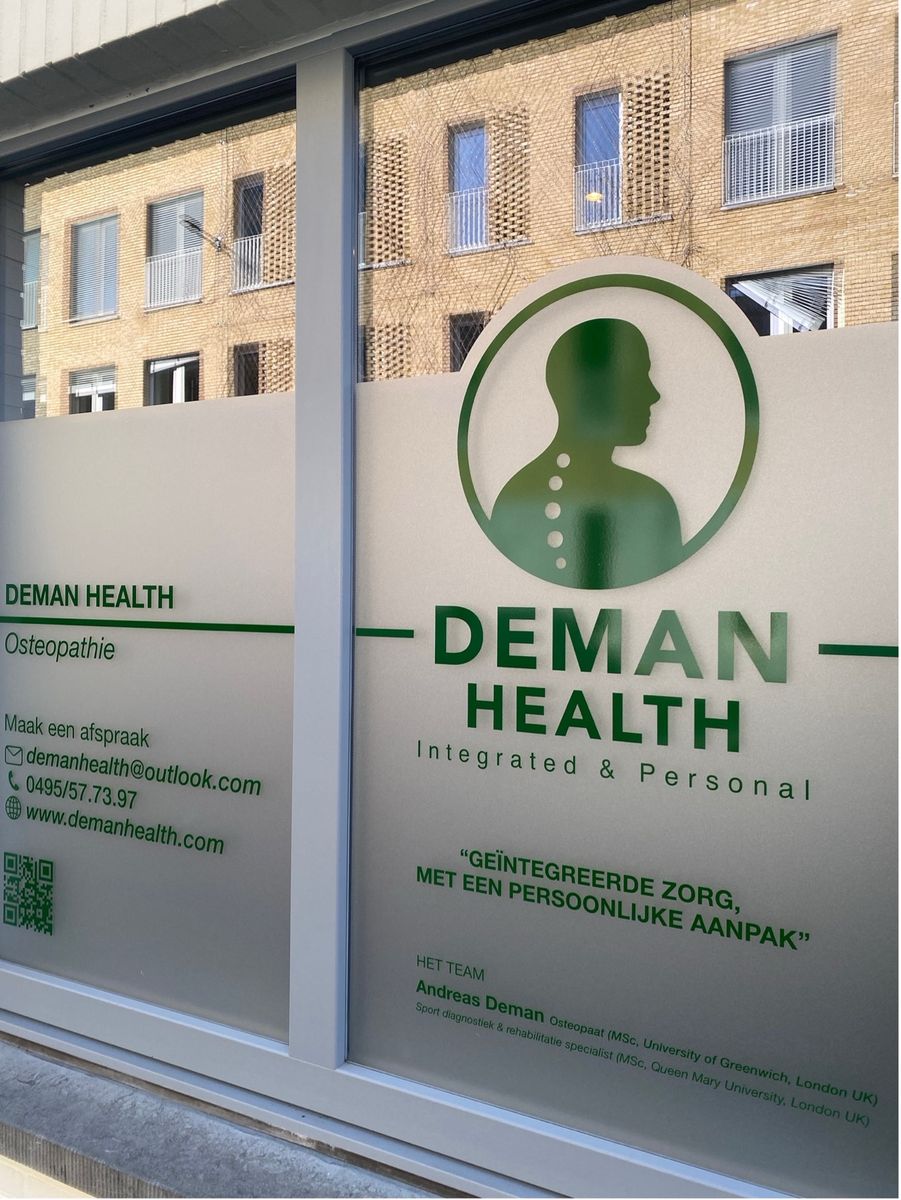 Gevel van groepspraktijk Deman Health in de Koning Boudewijnstraat in Gent